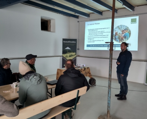 Tobias Hoppe zeigt die positiven Effekte von Agroforst